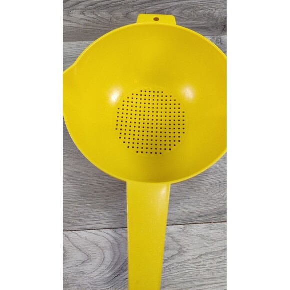 Tupperware #1523-4 Large 2 Qt. Yellow Colander Strainer Vintage - Picture 4 of 7